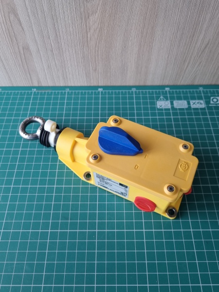 Аварийный выключатель с тяговым приводом металлические детали, нержавеющая сталь, пластиковая направляющая Kiepe Electric PAS 101 (91.057 560.101)