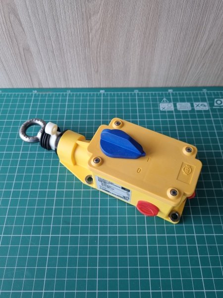 Аварийный выключатель с тяговым приводом металлические детали, нержавеющая сталь, пластиковая направляющая Kiepe Electric PAS 101 (91.057 560.101)