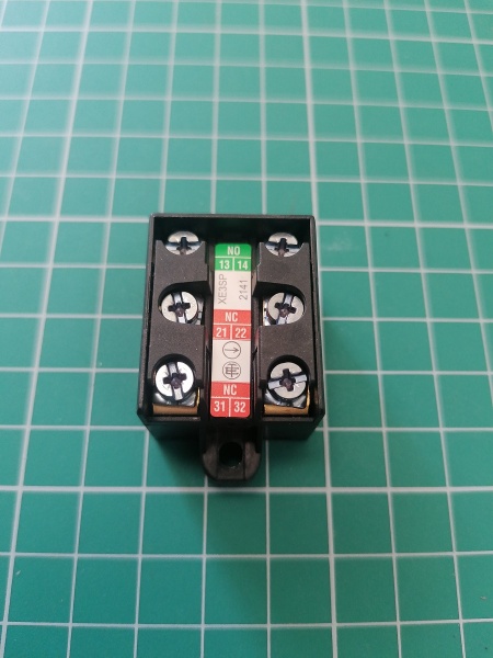 Контактный блок мгновенного действия 1 Н.О. + 2 Н.З.