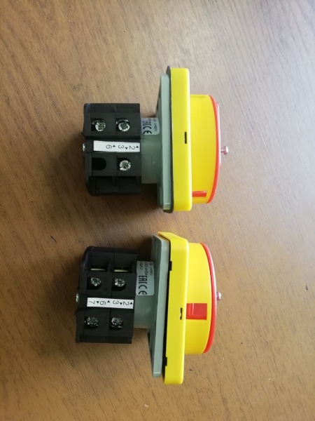 Переключатель BS 32 10 LK (IP54), аварийный, 3P, 32A, тип 0-1, 15kW(400VAC по АС-23), на дверь, красная блокируемая в 0 рукоятка, фронт IP54