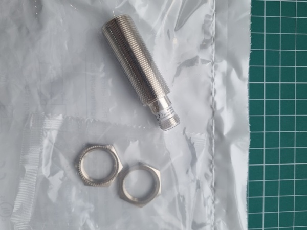 LANBAO LR18XBF08DPOY-E2 индуктивный датчик M18x63мм PNP NO Sn=8мм разъем M12