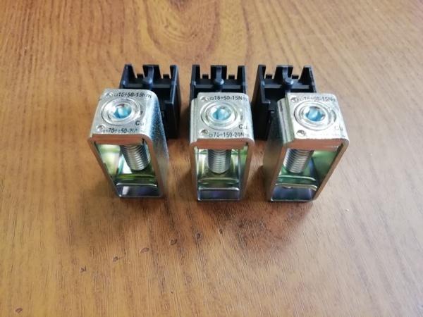 Присоединительный комплект CS-BD-T011 хомутные зажимы, Cu кабели / гибкие шины 16 - 150 mm2, 3 шт., для BD250