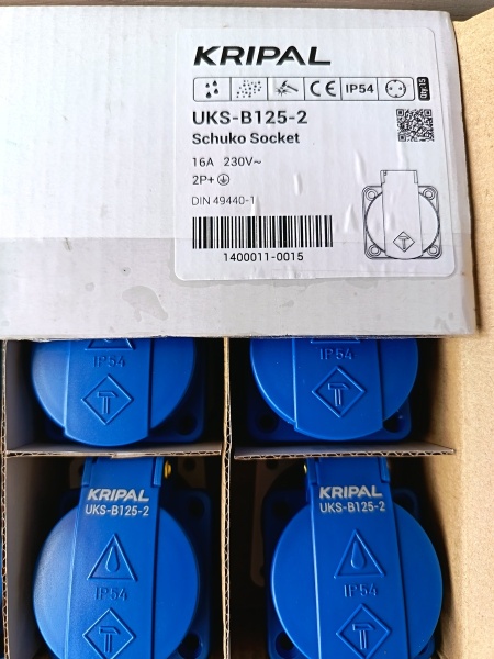 Розетка встраиваемая 16A, SCHUKO без шторок 2P+E, 250VAC 50/60Hz, фланец 50x50mm, IP54, синяя