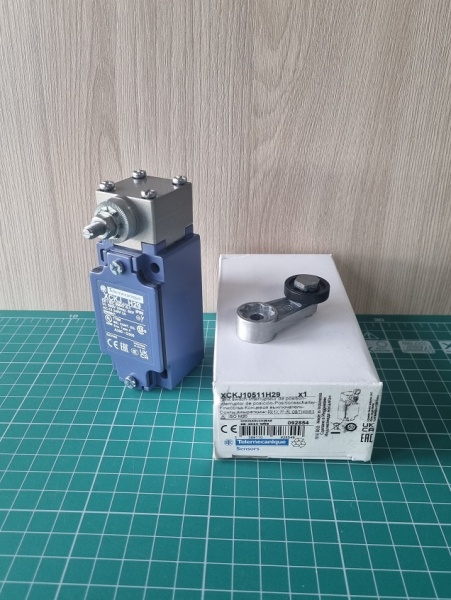 Концевой выключатель XC Standard, XCKJ, термопластичный роликовый рычаг 1NC+1NO, M20  XCKJ10511H29