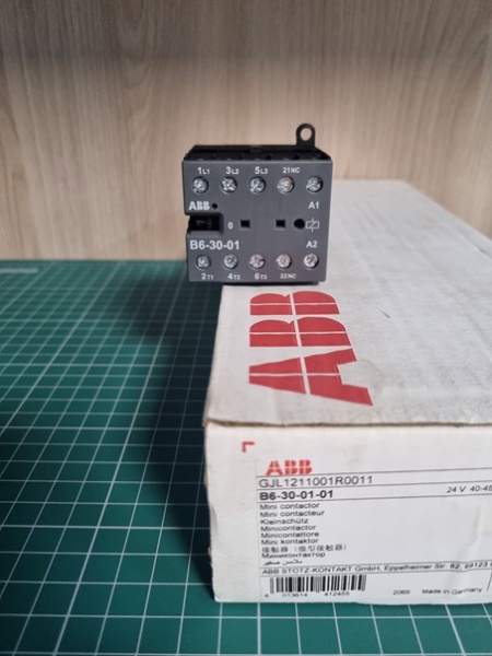 Мини-контактор B6-30-01-01 24VAC, 3NO 9A(20A-AC1) 4kW, всп.контакт 1NC (4A-AC15)