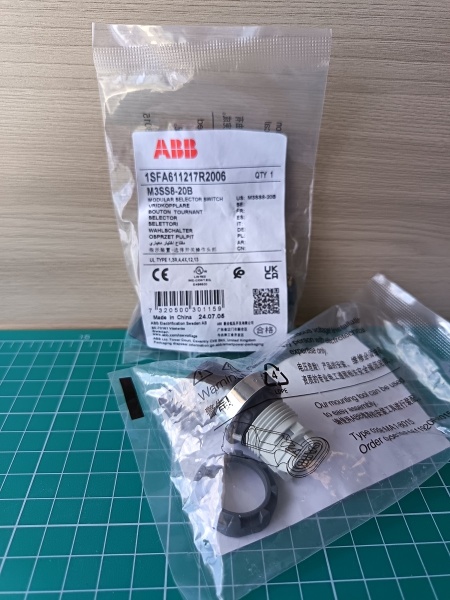 Переключатель M3SS8-20B (длинная ручка) черный 3-х позиционный без подсветки (только корпус) с возвратом в среднее положение