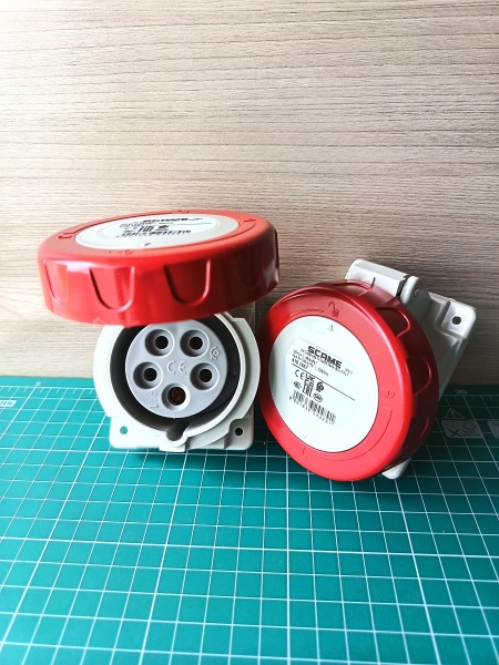 Разъем пром. силовой CEE встраиваемый наклонный, гнездо, 16A, 3P+N+E 6h, 346_415VAC 50/60Hz, уст. 70x87mm, IP66/IP67/IP69, серия OPTIMA