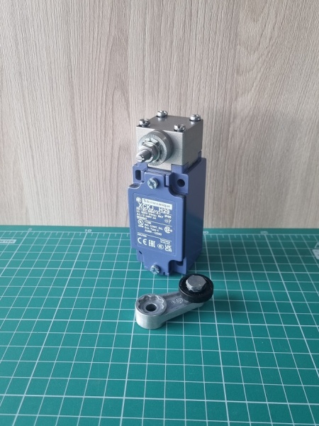 Концевой выключатель XC Standard, XCKJ, термопластичный роликовый рычаг 1NC+1NO, M20  XCKJ10511H29